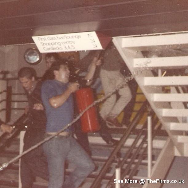 man utd and west ham - koningen beatrix ferry riot - 1986 3